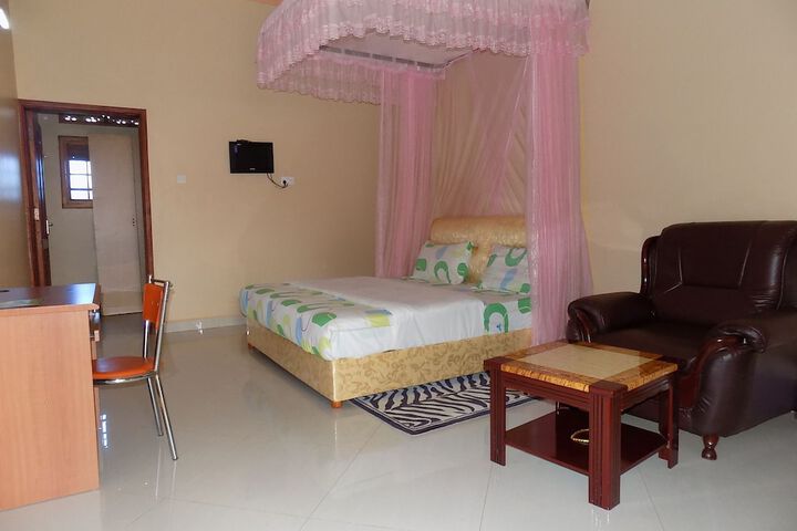 Room 4 of 43