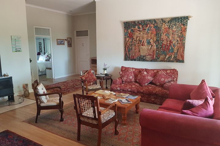Lounge 19 of 33