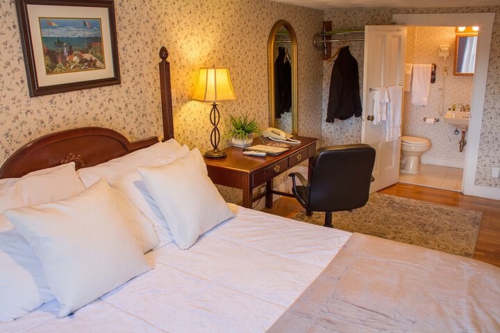 Room 4 of 6