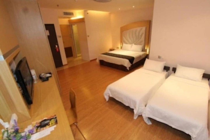 Room 17 of 47