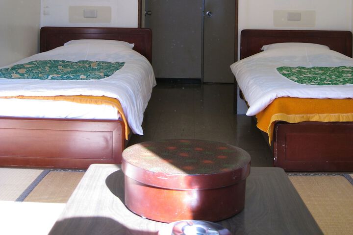 Room 12 of 107