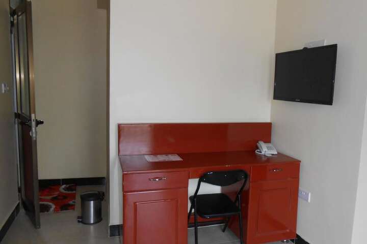 Room 11 of 30