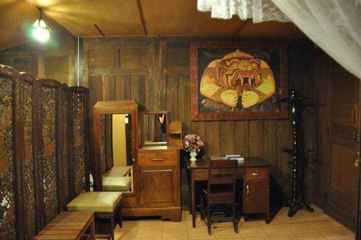 Room 27 of 161