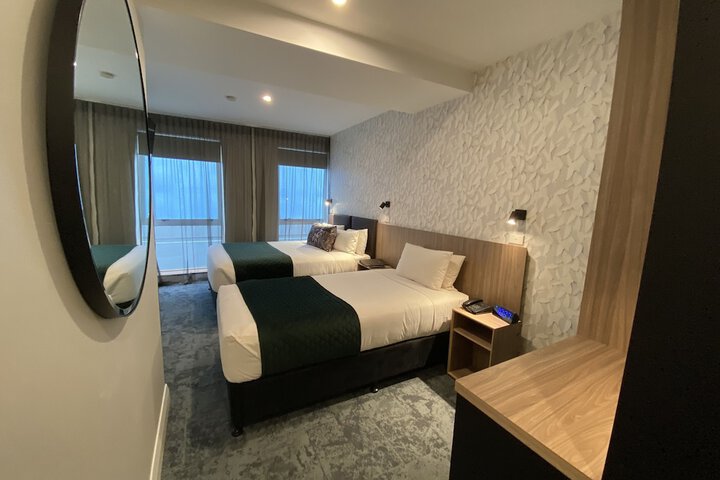 Room 8 of 116