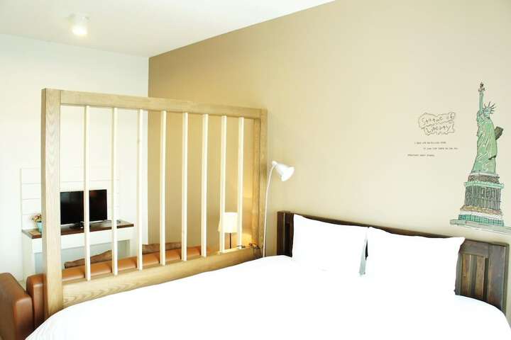 Room 14 of 32