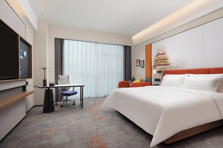 Room 9 of 25