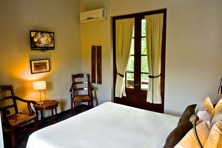 Room 10 of 100