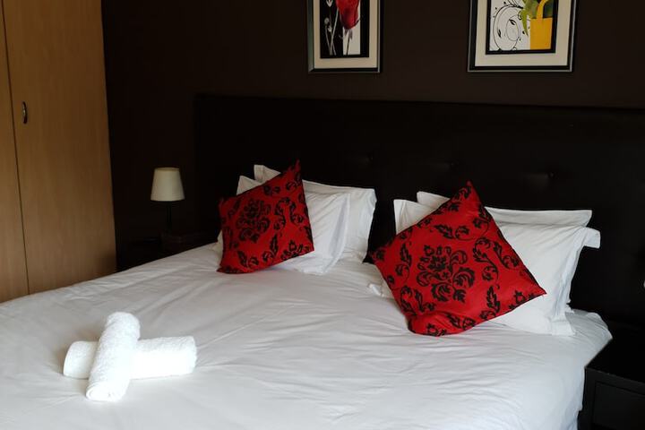 Room 4 of 18