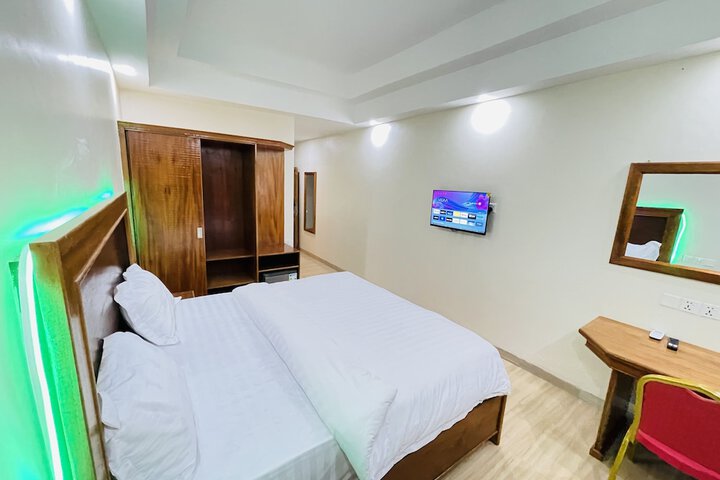 Room 26 of 38