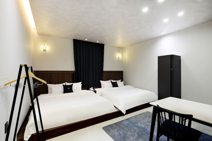 Room 37 of 61