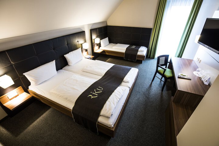 Room 8 of 38