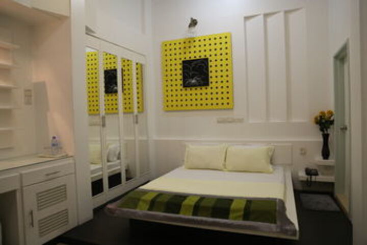 Room 18 of 33
