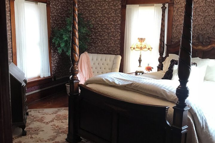 Room 27 of 83