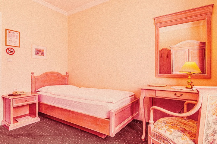 Room 5 of 40