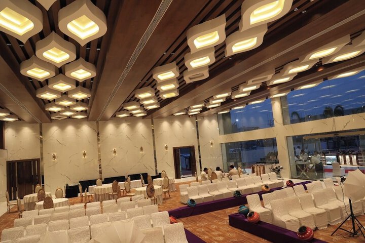 Ballroom/Hall 28 of 47