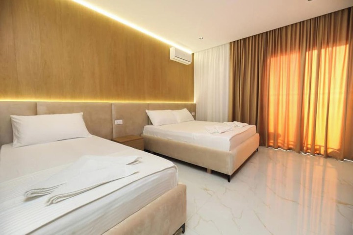Room 28 of 65