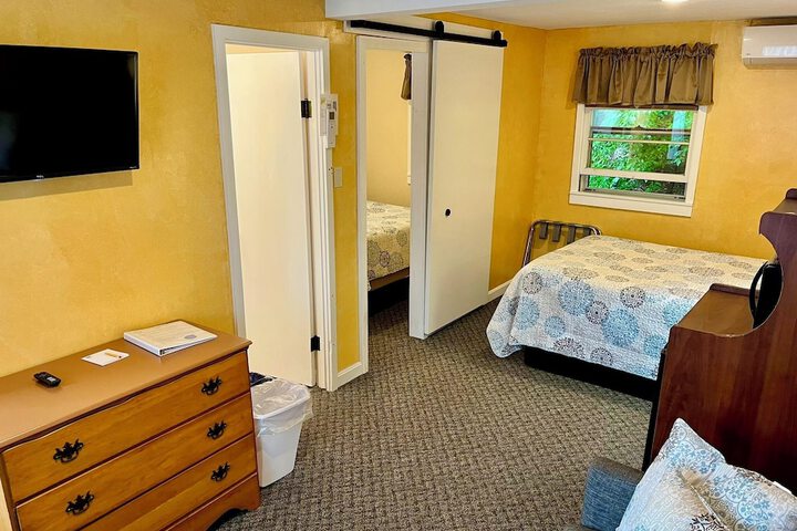 Room 27 of 106