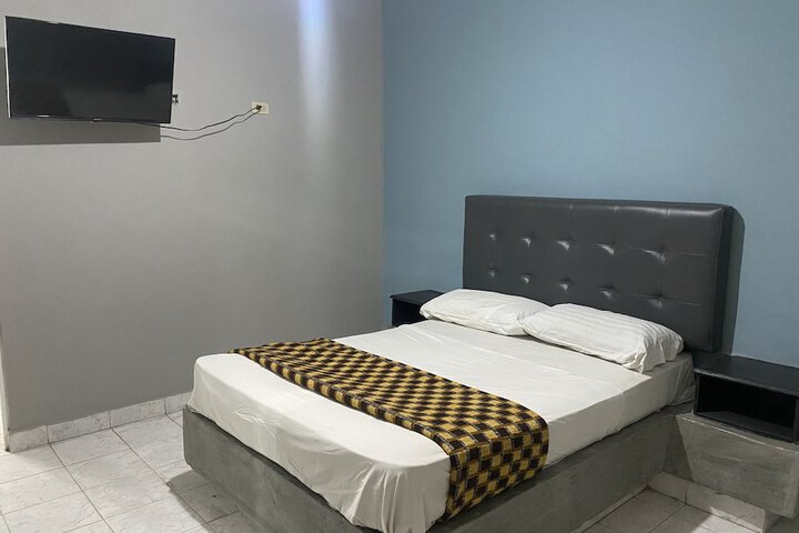 Room 7 of 12