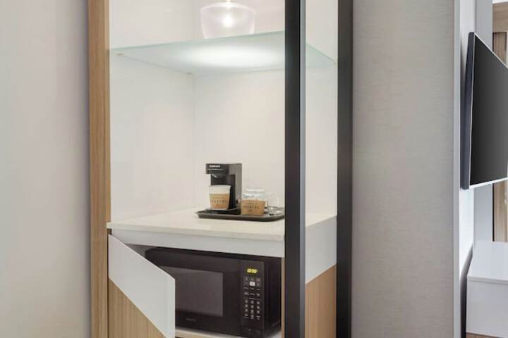 Room 4 of 17