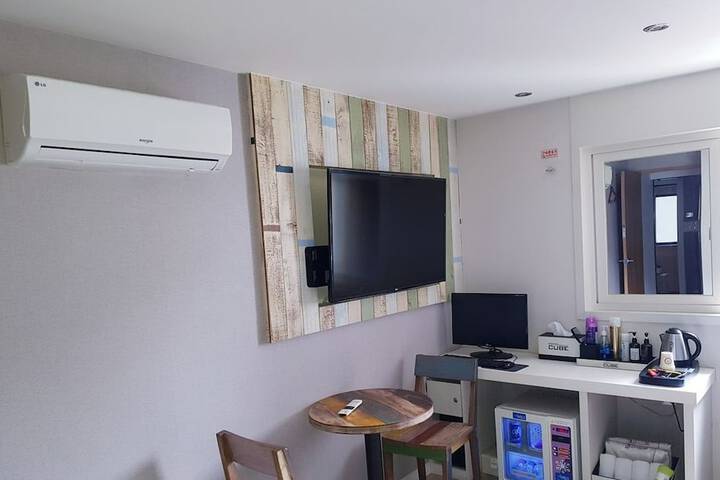 Room 16 of 33