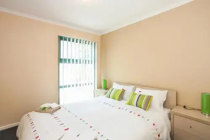 Room 2 of 8