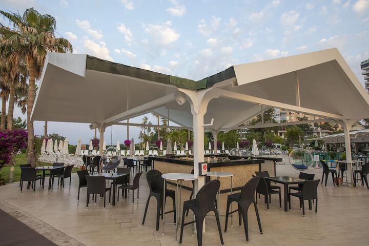 Hotel with Pool