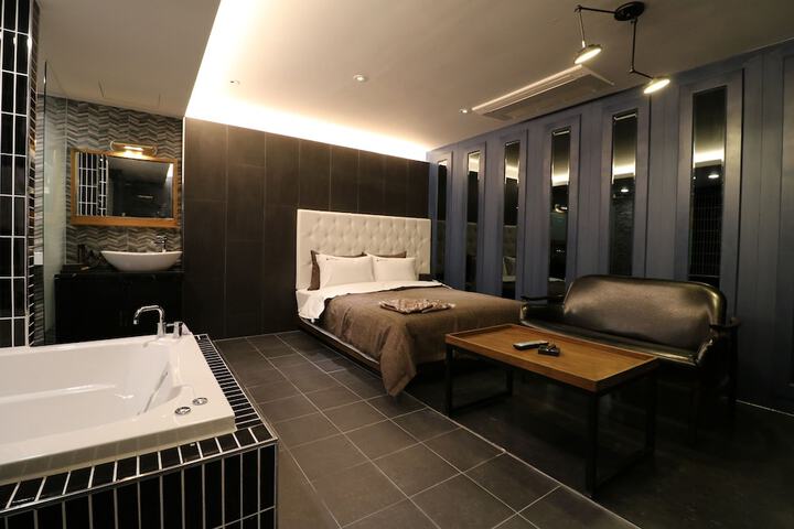Room 15 of 29