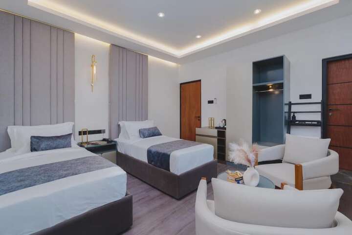 Room 13 of 32