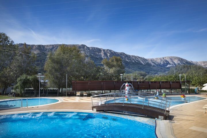 Pools & Facilities