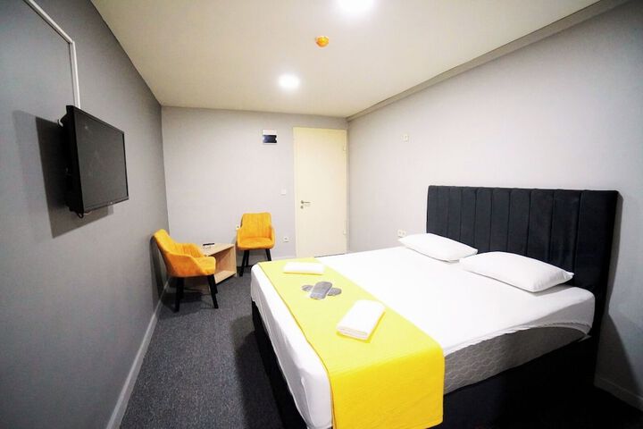 Room 6 of 20