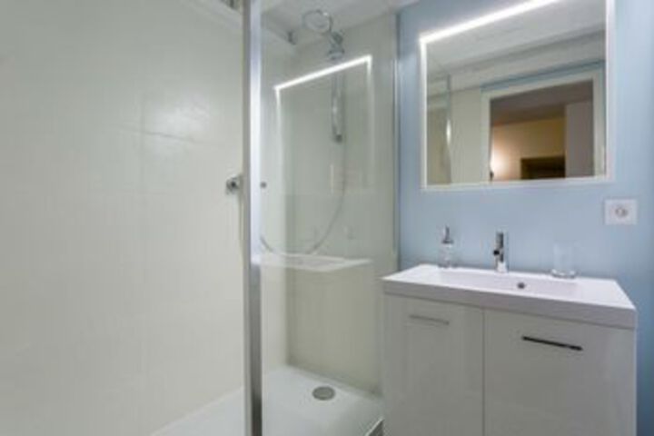 Room 4 of 17