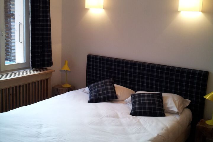 Room 8 of 50
