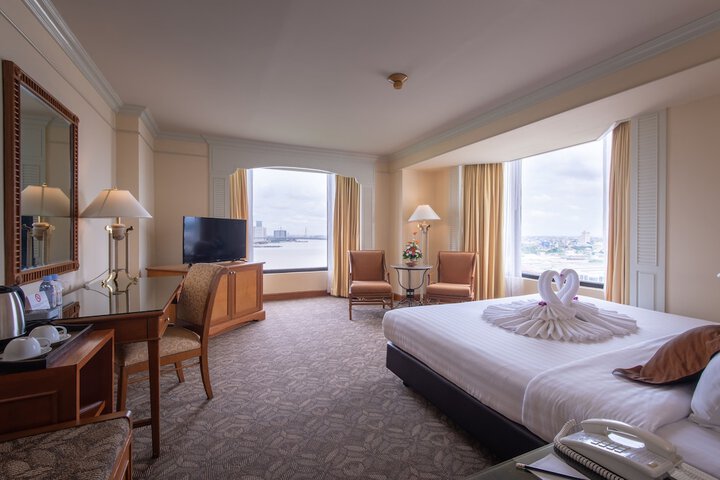 Room 83 of 176