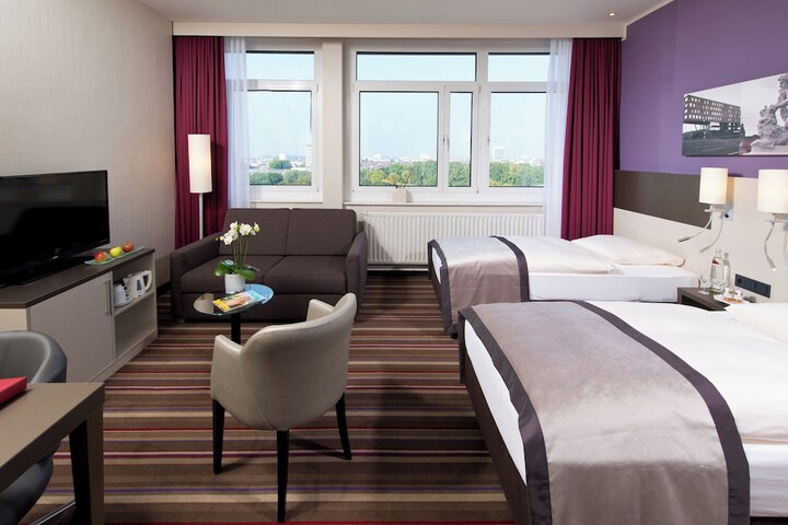 Room 27 of 61