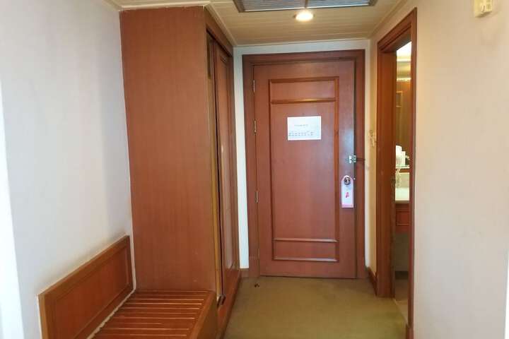 Room 36 of 92