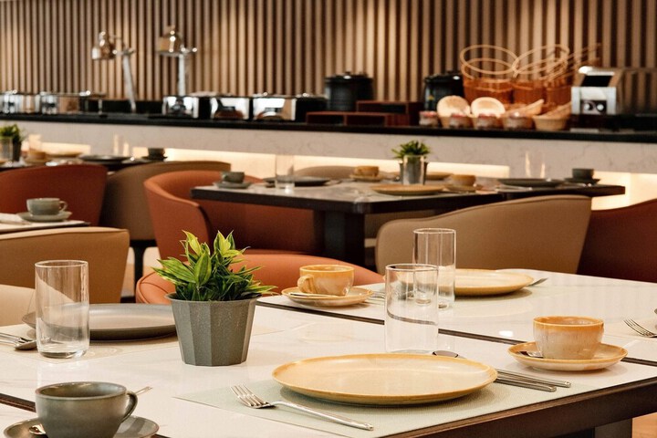 Dining 47 of 60