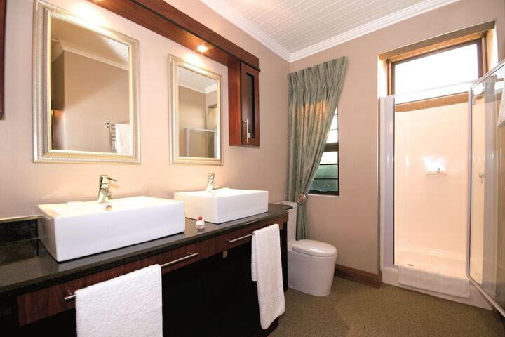 Room 32 of 61