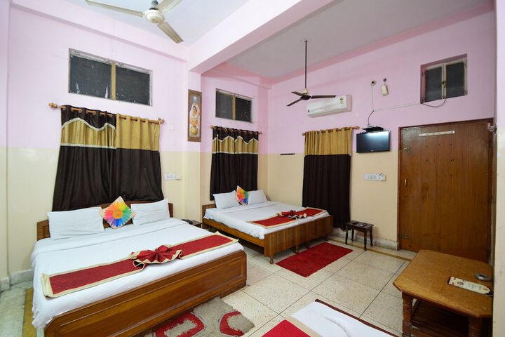 Room 17 of 33