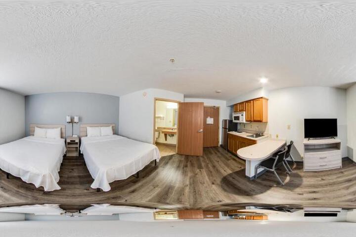 Studio Queen Bed (9 of 10)