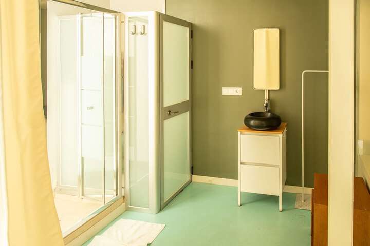 Room 27 of 35