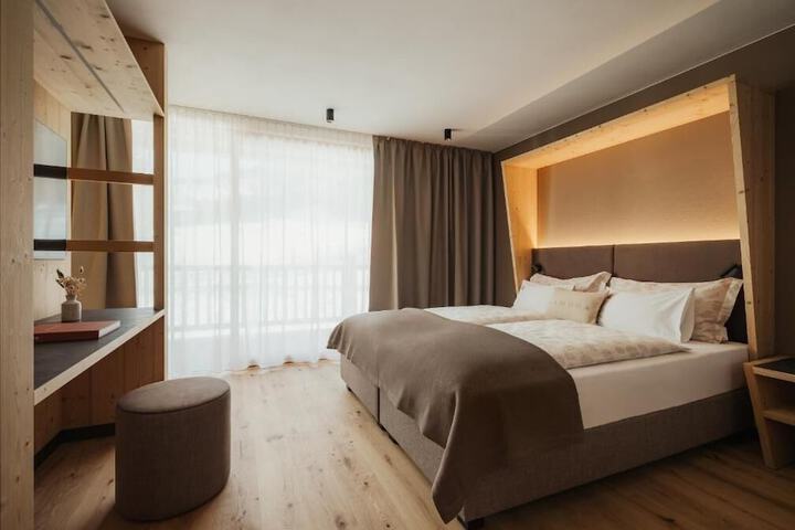 Room 4 of 36