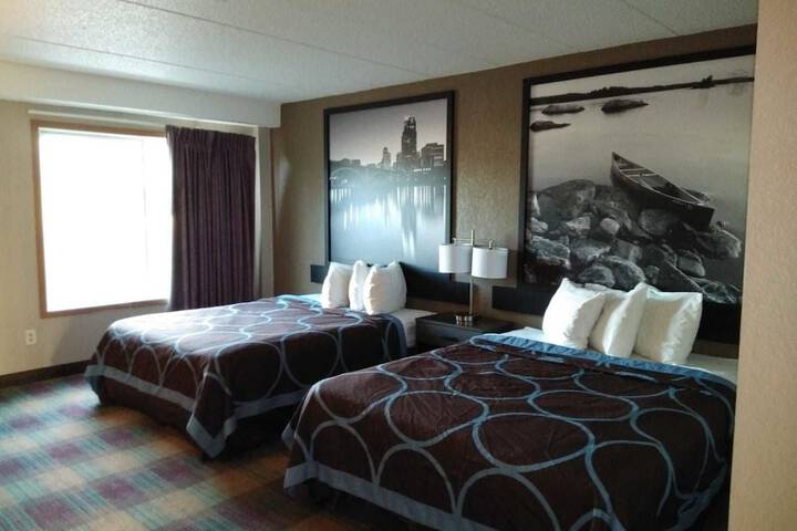 1 Queen Bed (2 of 11)