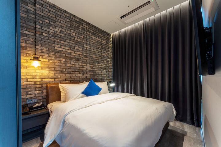 Room 17 of 55