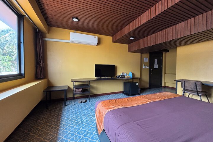 Room 10 of 94