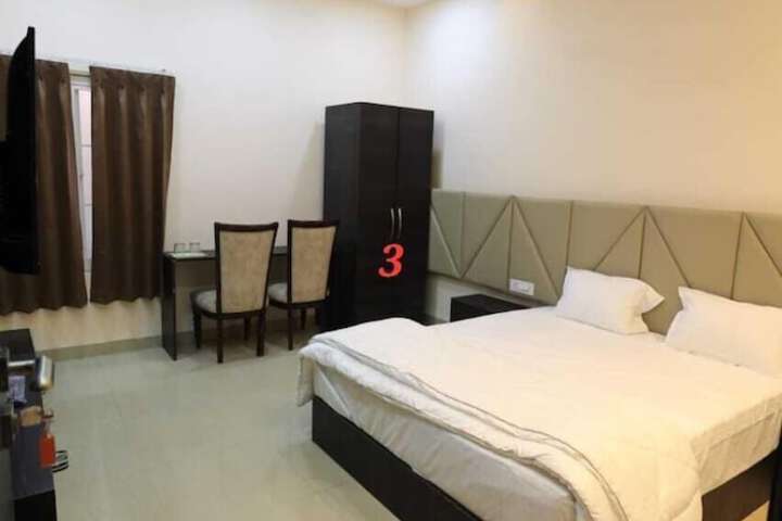 Room 13 of 20