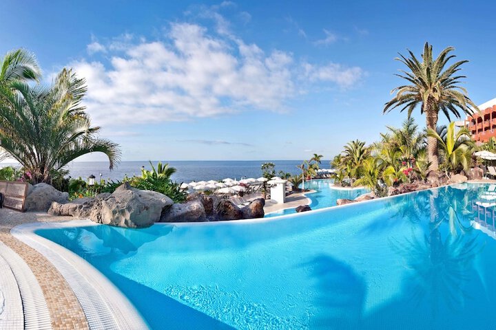 Hotel Pool