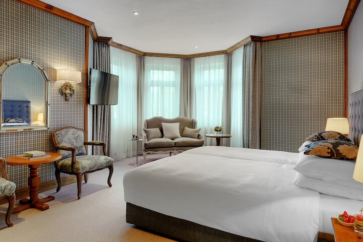 Room 8 of 48