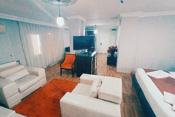 Room 33 of 42