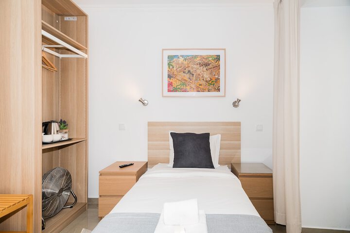Room 14 of 76