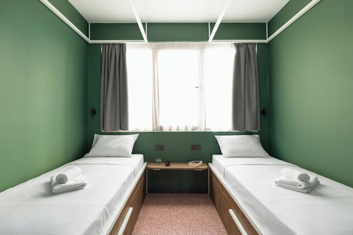 Room 5 of 96